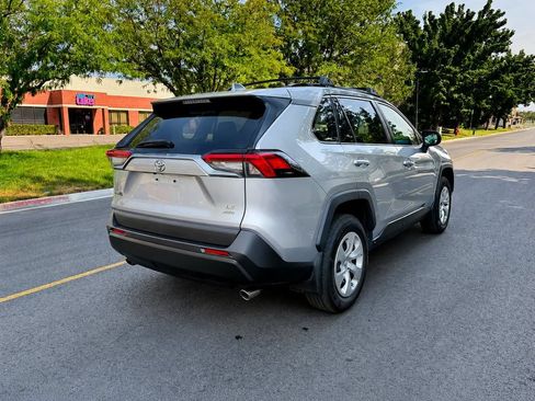 Used 2021 Toyota RAV4 LE AWD/4WD image 4