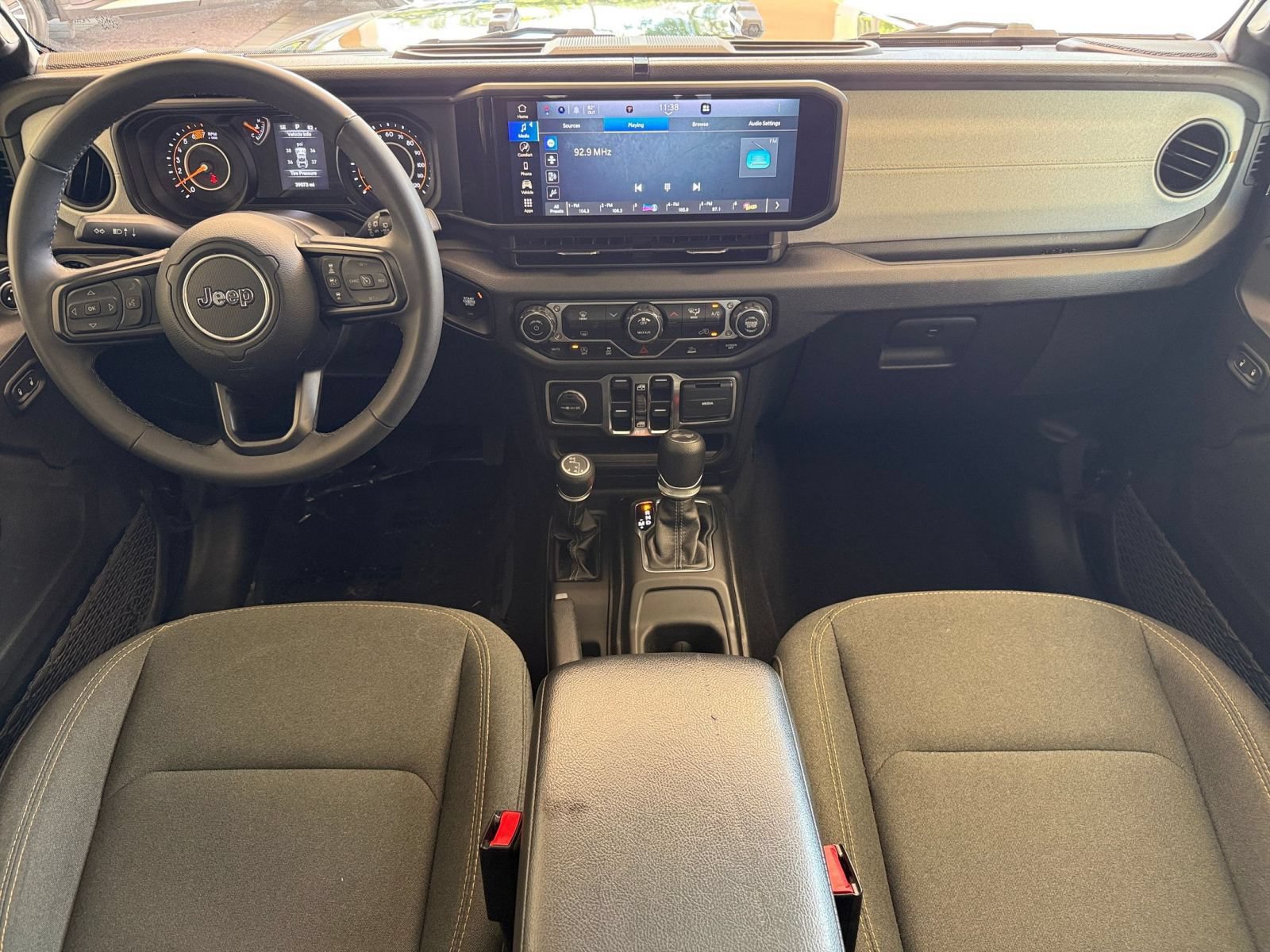 Used 2025 Jeep Wrangler Unlimited Sport AWD/4WD image 31