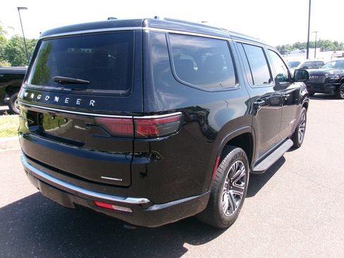 Certified 2024 Jeep Wagoneer Series II w/ Flexible Seating Group AWD/4WD image 3