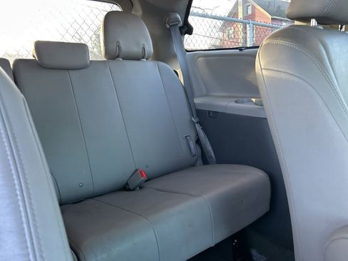 Used 2015 Toyota Sienna XLE Premium image 9