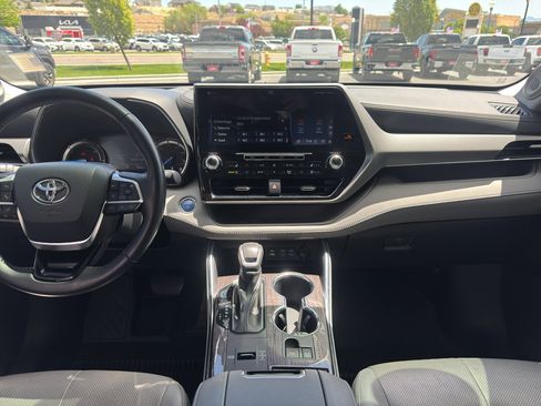 Used 2022 Toyota Highlander Platinum AWD/4WD image 10