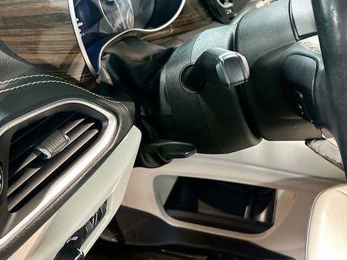 Used 2021 Chrysler Pacifica Limited w/ Premium & Safety Sphere Group image 21