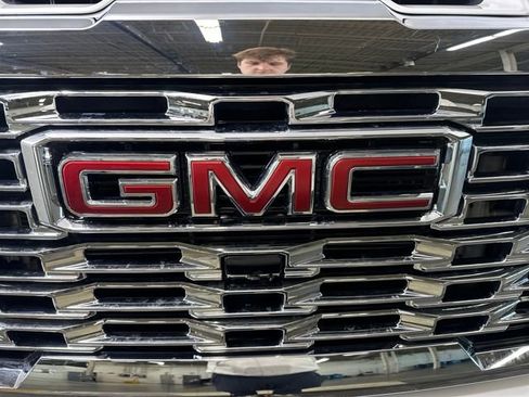 Used 2024 GMC Sierra 2500 Denali w/ Technology Package image 9