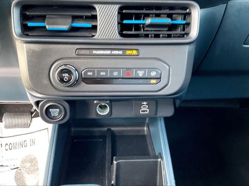 Used 2025 Ford Maverick Lobo AWD/4WD image 29
