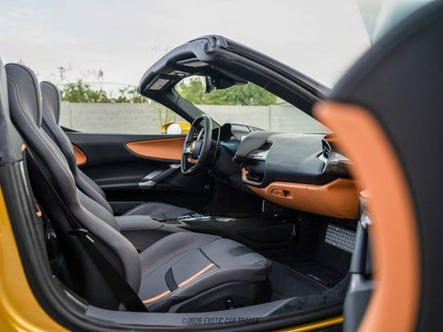 Used 2024 Ferrari SF90 Spider image 45