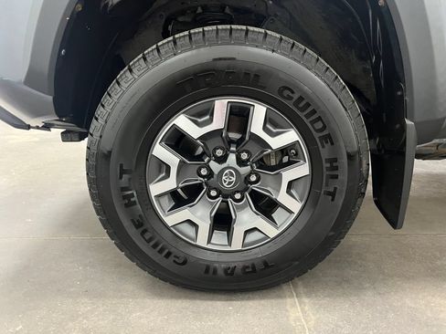 Used 2021 Toyota Tacoma TRD Off-Road AWD/4WD image 31