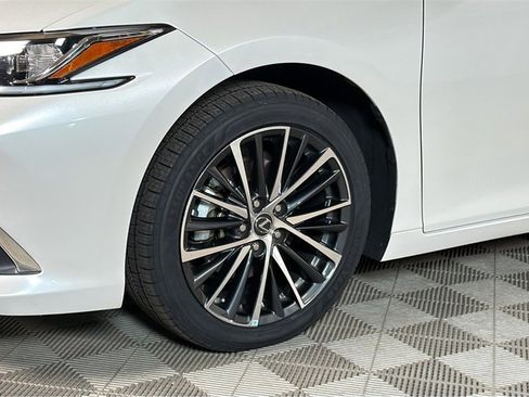 Certified 2024 Lexus ES 350 w/ Premium Package image 4