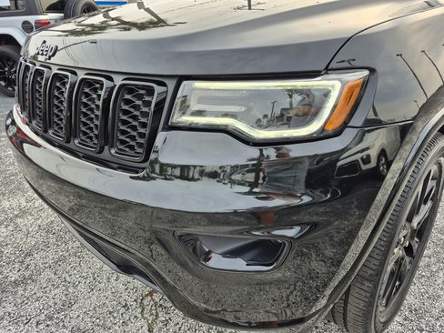 Used 2021 Jeep Grand Cherokee Laredo X AWD/4WD image 9