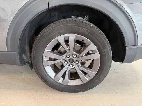 Used 2023 Ford Explorer XLT w/ Equipment Group 202A AWD/4WD image 10