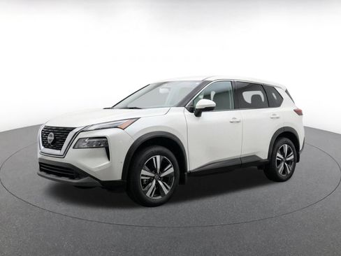 Used 2026 Nissan Rogue SL FWD image 3