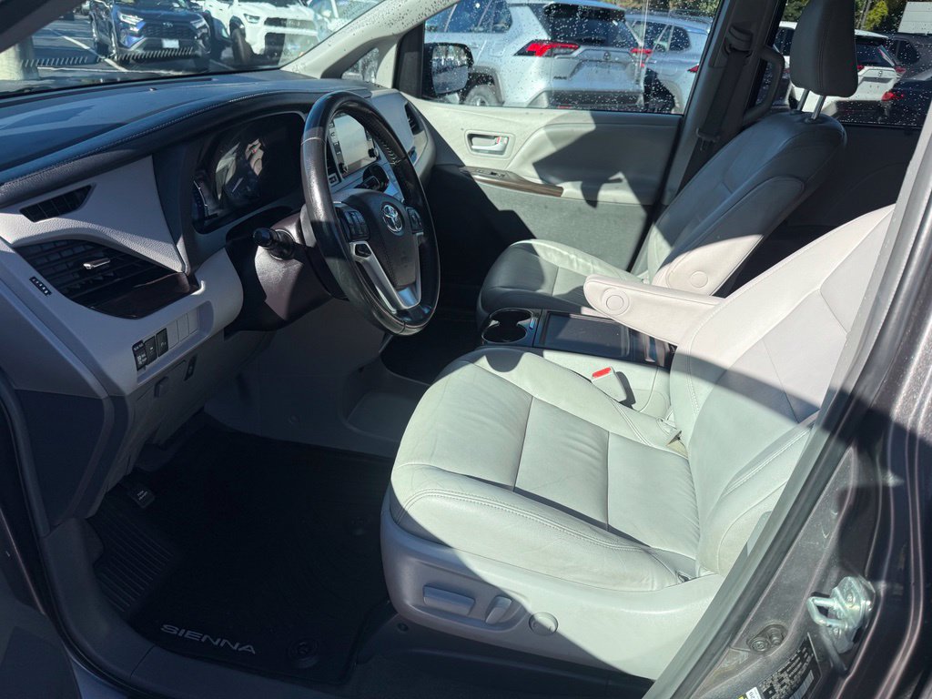 Used 2018 Toyota Sienna XLE w/ XLE Navigation Package AWD/4WD image 14
