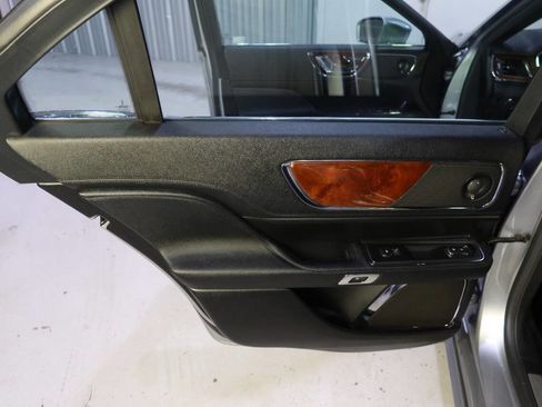 Used 2020 Lincoln Continental Reserve image 33