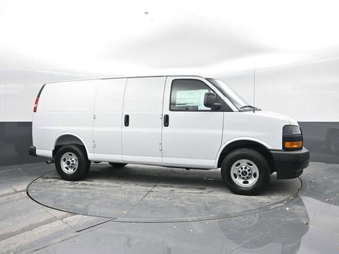 New 2025 GMC Savana 2500 w/ Driver Convenience Package image 9