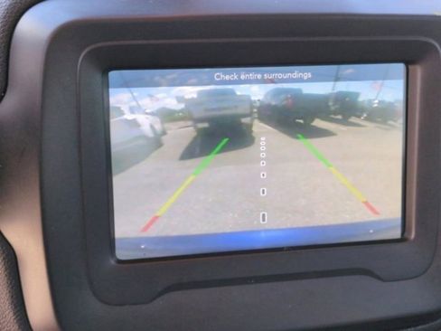 Used 2020 Jeep Renegade Latitude w/ Popular Equipment Group image 23