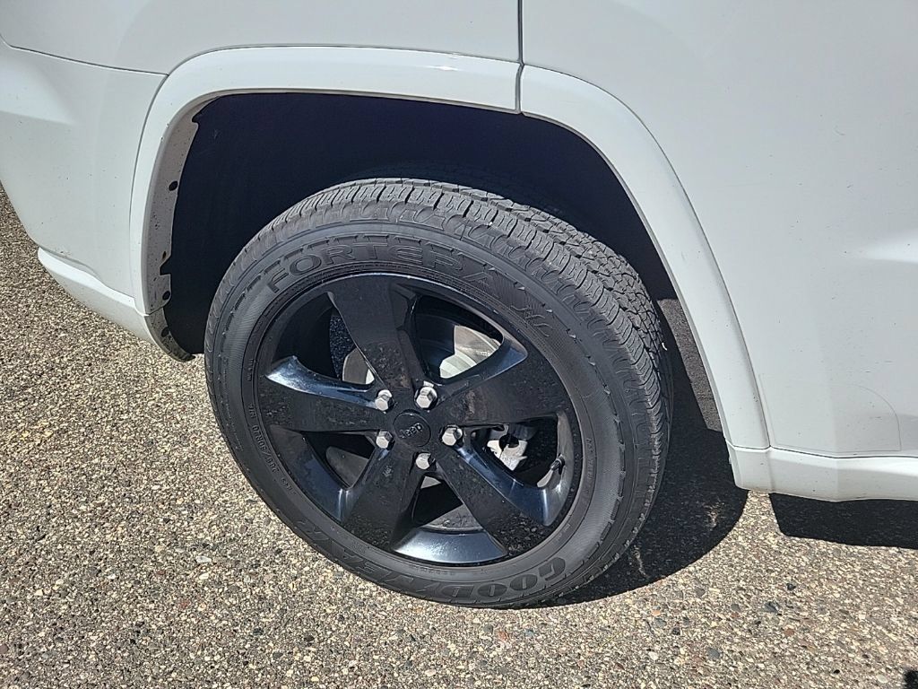 Used 2015 Jeep Grand Cherokee Altitude AWD/4WD image 38