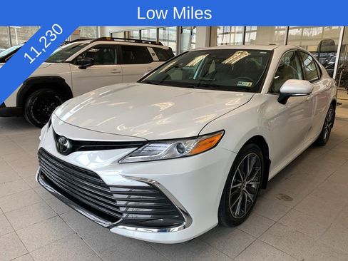 Used 2023 Toyota Camry XLE image 2