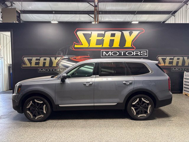 Used 2023 Kia Telluride S FWD image 2