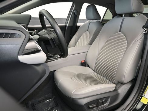 Used 2024 Toyota Camry SE image 10