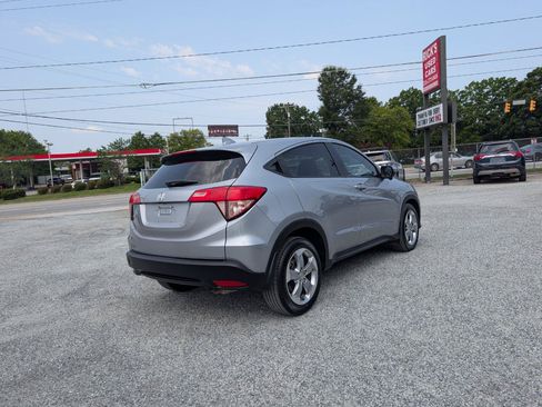 Used 2017 Honda HR-V EX image 7