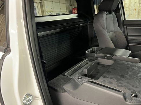 Used 2025 Toyota Tacoma SR image 33