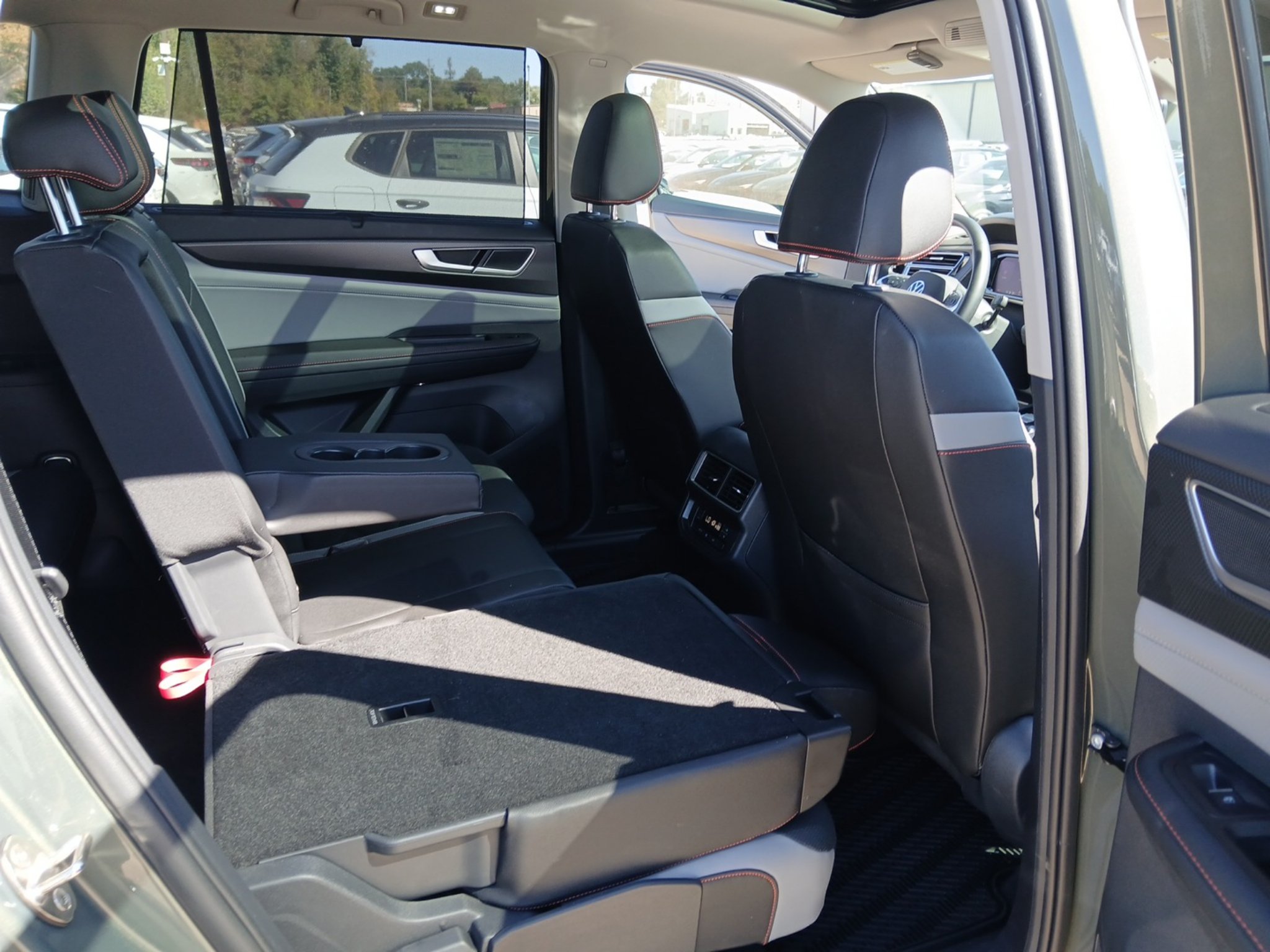 Used 2025 Volkswagen Atlas Peak Edition SE AWD/4WD image 23