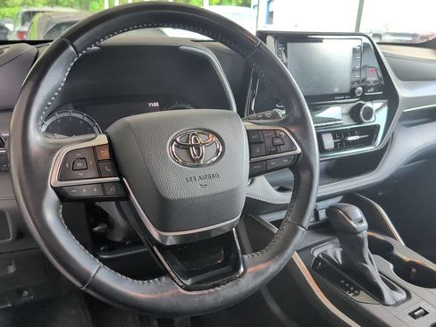 Used 2021 Toyota Highlander XSE AWD/4WD image 9