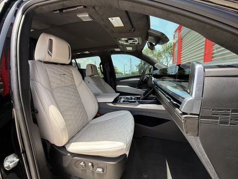 Used 2025 Cadillac Escalade V AWD/4WD image 38