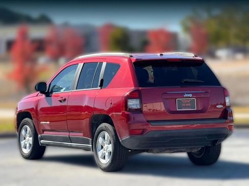 Used 2017 Jeep Compass Latitude image 10
