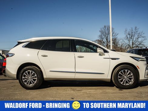 Used 2023 Buick Enclave Essence image 4
