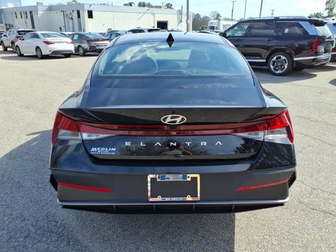 New 2026 Hyundai Elantra SE image 4