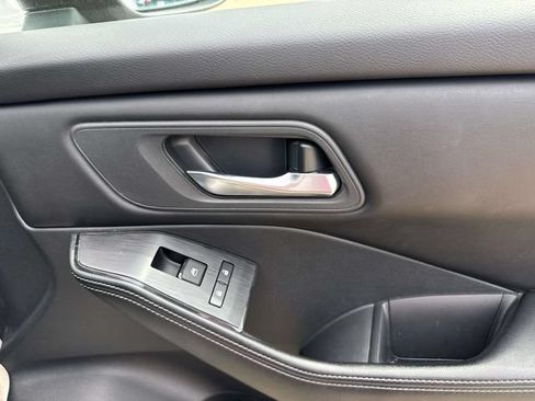 Used 2024 Nissan Rogue SV FWD image 20