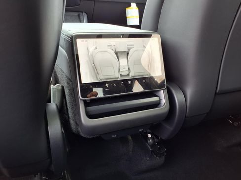 Used 2026 Tesla Model Y 2WD image 13