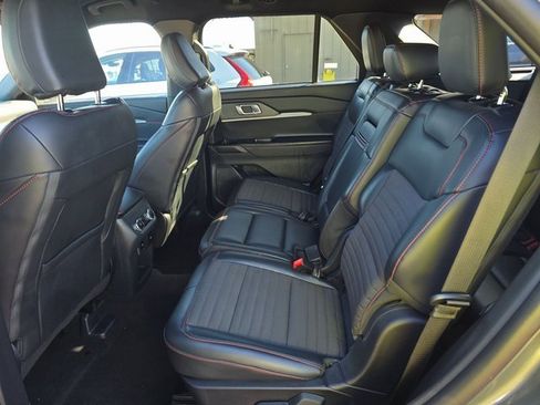 Used 2025 Ford Explorer ST-Line w/ ST-Line Street Pack image 6