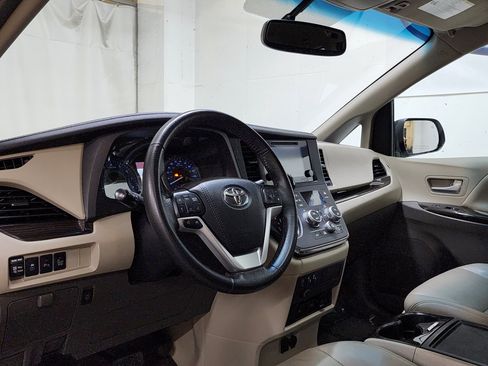 Used 2017 Toyota Sienna XLE Premium AWD/4WD image 12