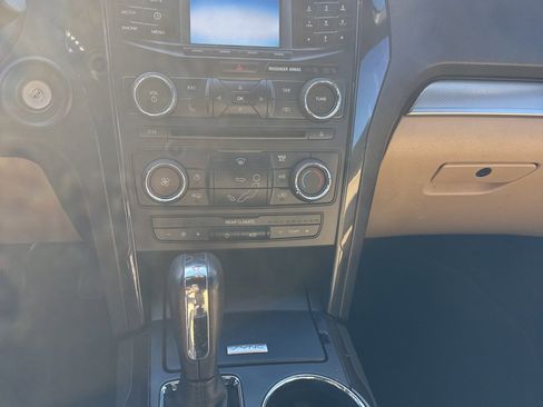 Used 2017 Ford Explorer FWD image 12