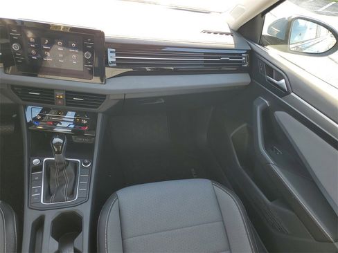 Used 2025 Volkswagen Jetta SE image 27