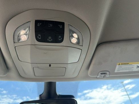 Used 2023 Chrysler Pacifica Touring-L FWD image 19