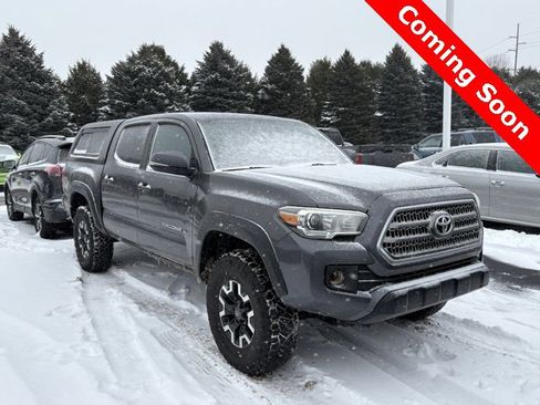 Used 2017 Toyota Tacoma TRD Off-Road image 1
