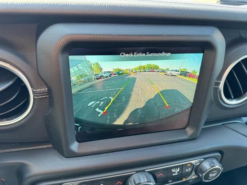 Used 2023 Jeep Wrangler Unlimited Sahara w/ Cold Weather Group AWD/4WD image 22