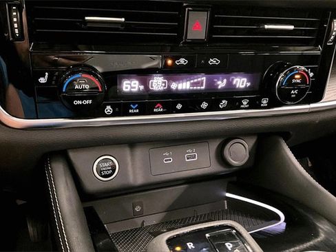 Used 2023 Nissan Rogue Platinum w/ Platinum Premium Package image 32