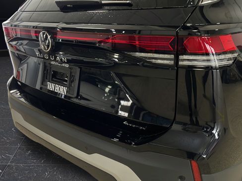 New 2026 Volkswagen Tiguan SE AWD/4WD image 34