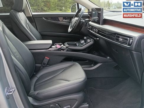 Used 2023 Lincoln Nautilus Reserve AWD/4WD image 27