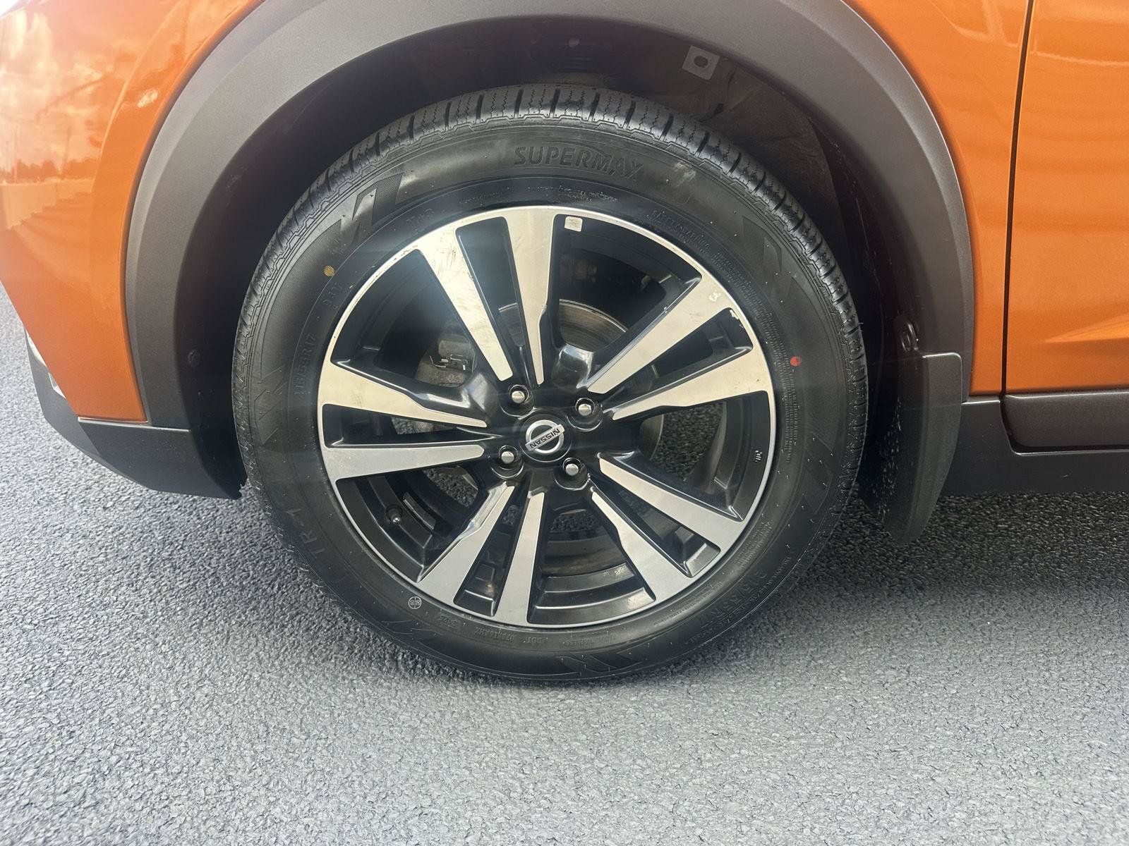 Used 2020 Nissan Kicks SR w/ SR Premium Package FWD image 13
