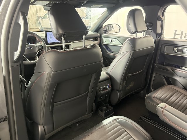 Used 2026 Ford Explorer ST-Line w/ ST-Line Street Pack RWD image 17