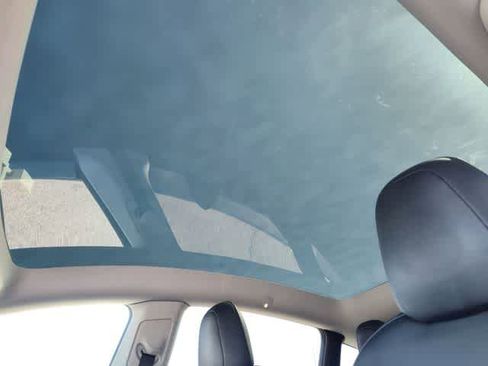 Used 2020 Tesla Model Y Long Range image 17