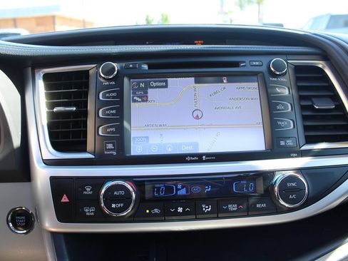 Used 2015 Toyota Highlander Limited Platinum AWD/4WD image 29