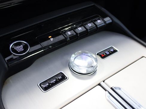 Used 2025 Lincoln Navigator Reserve AWD/4WD image 24