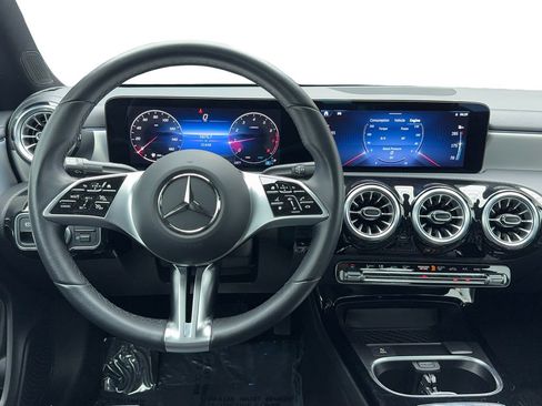 Used 2025 Mercedes-Benz CLA 250 image 17