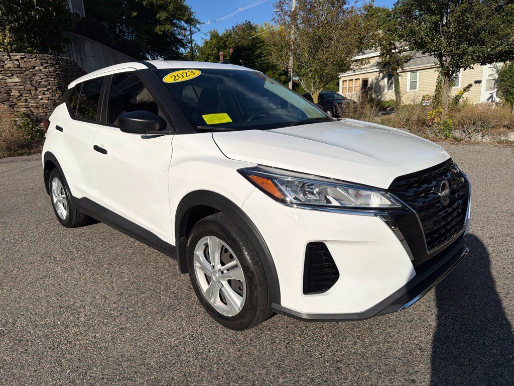 Used 2023 Nissan Kicks S FWD image 9