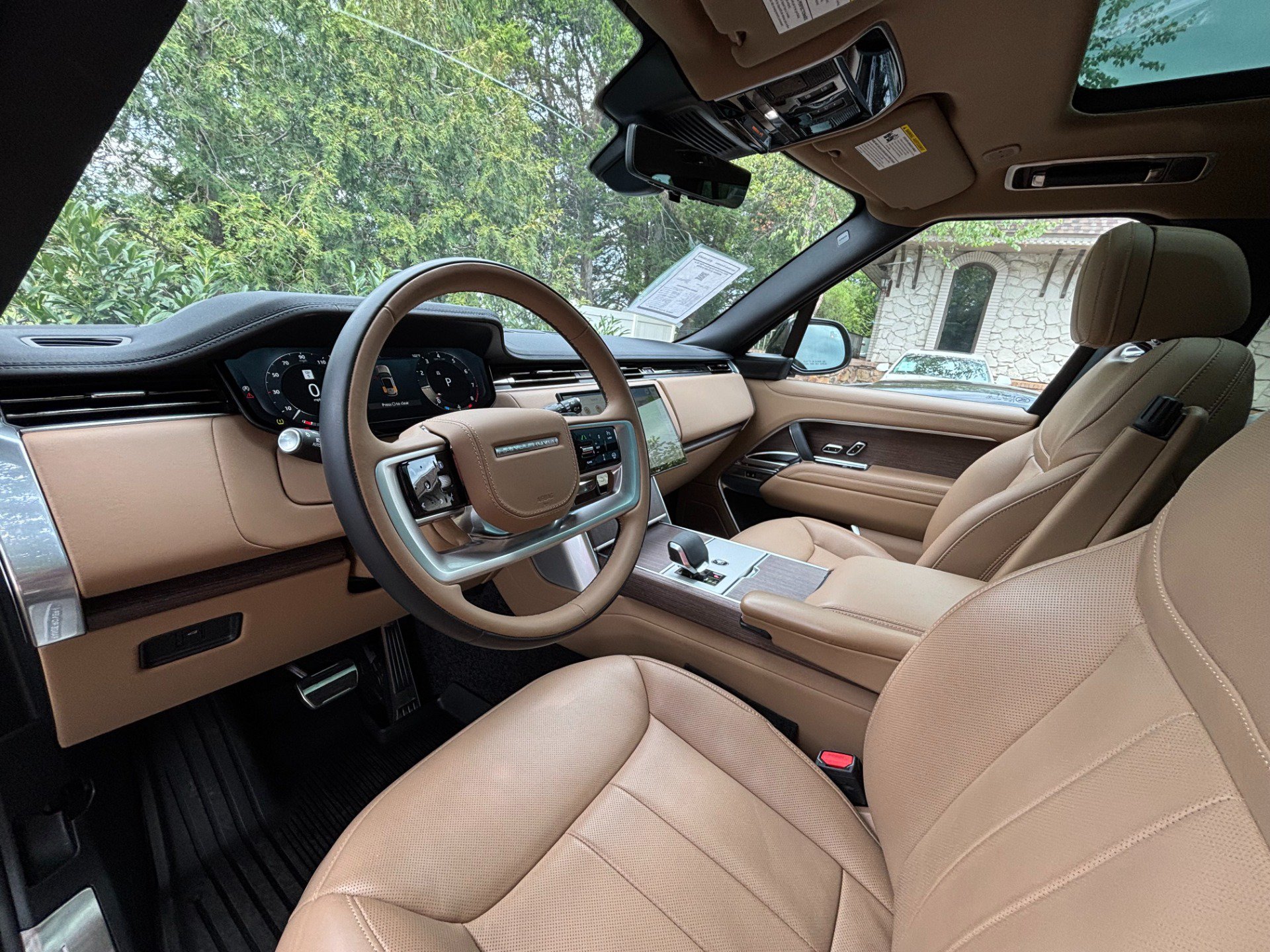 Used 2025 Land Rover Range Rover SE AWD/4WD image 10